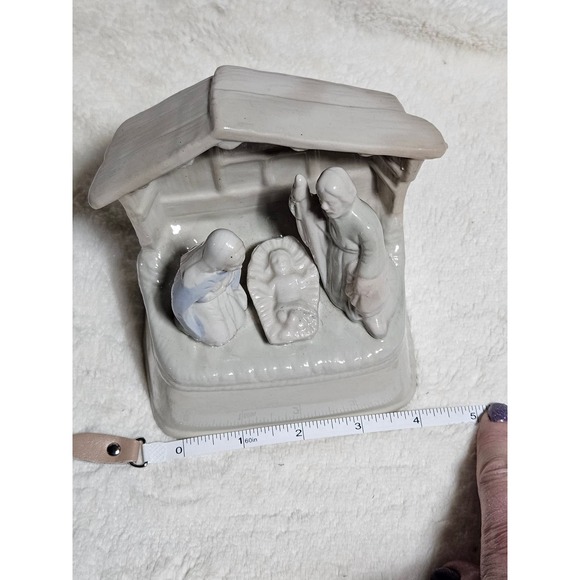 Vintage Ceramic Holy Family Nativity Scene Wind Up Music Box 5.5" x 5.5" x 4" - Picture 2 of 7